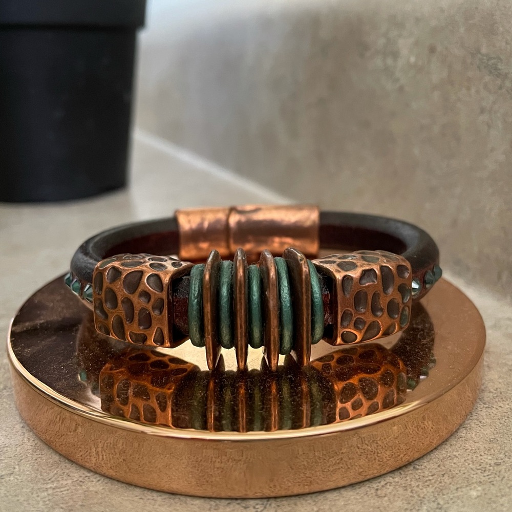 Handcrafted leather bracelet with metal details!